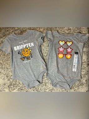 5 for $25🔥Okie Dokie Set of 2 Grey Bodysuits Baby Girl Size 6 Months‎